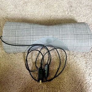 Vibrating and heating neck pillow